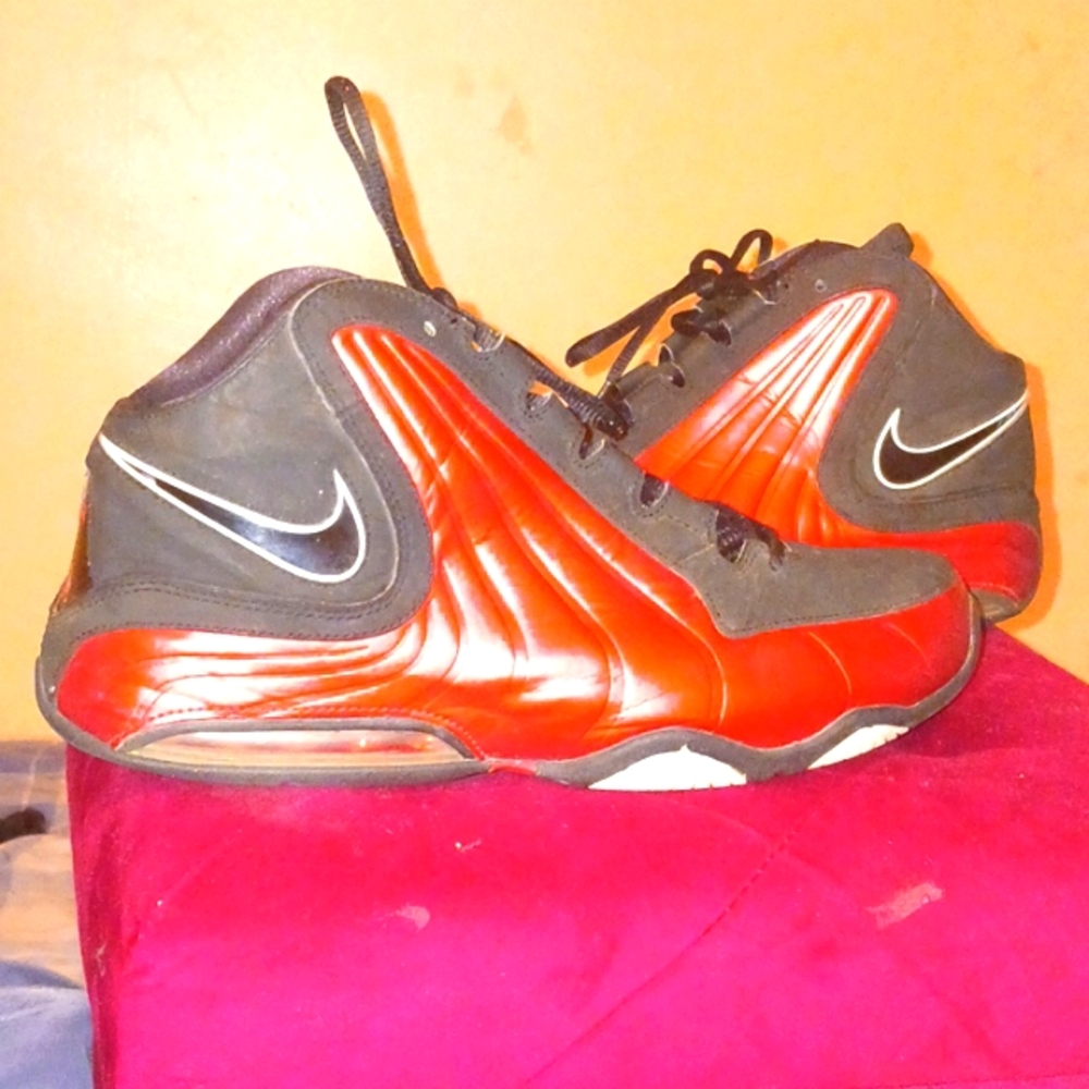 Nike men's Air Max wavy leather size 12